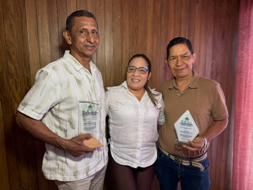 Asocoomag y las cooperativas rindieron homenaje a dos líderes del gremio bananero tras décadas de servicio